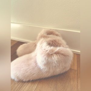 Ugg furry light pink slippers NWT